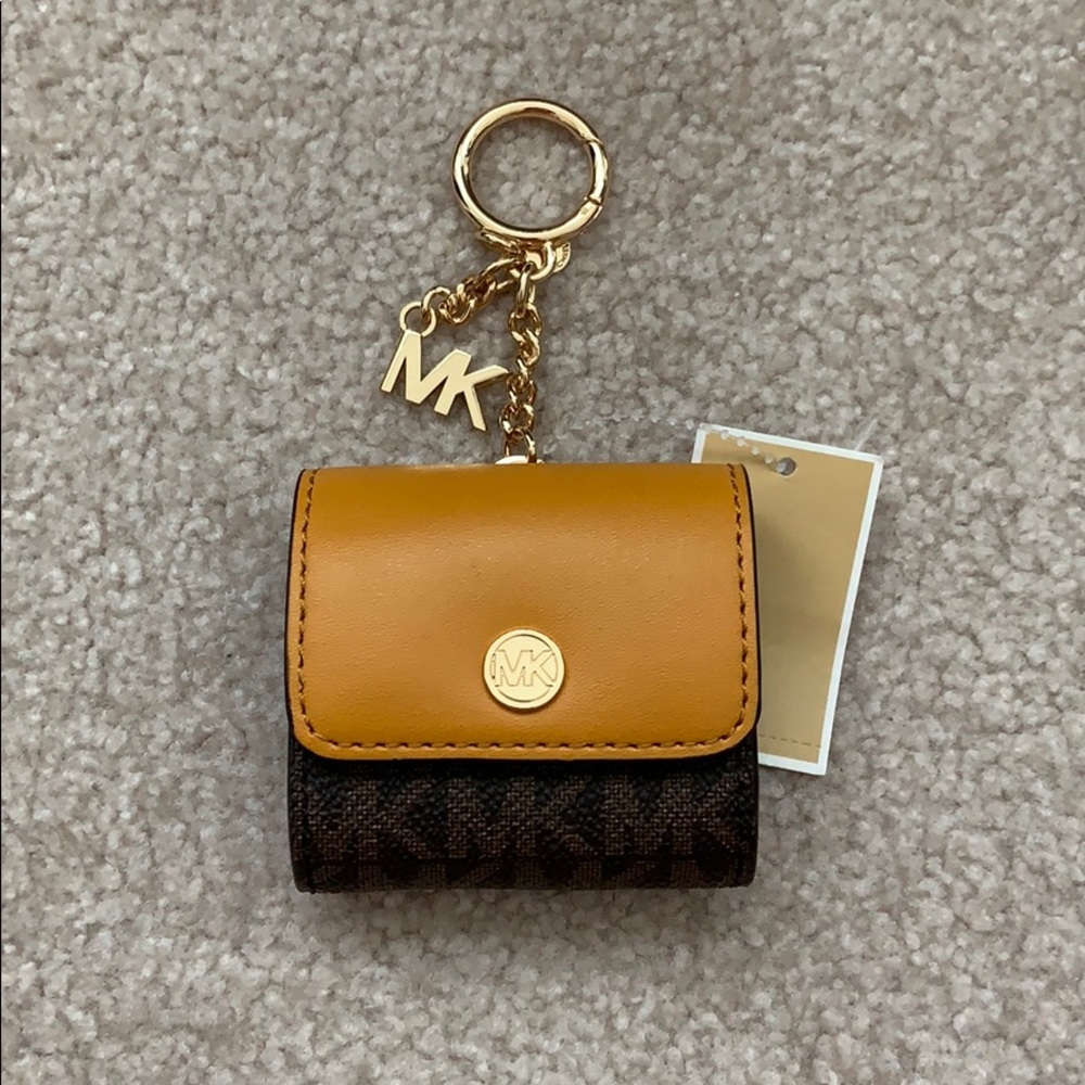 Michael Kors AirPod case - Picture 4 of 10